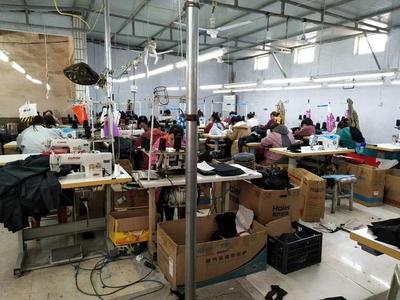 農(nóng)村小伙返鄉(xiāng)創(chuàng)業(yè)開(kāi)服裝廠 留守婦女家門口就業(yè)月入三千